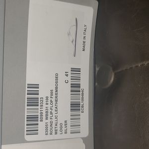 Round flip flop ( Metallic Leather/embossed)